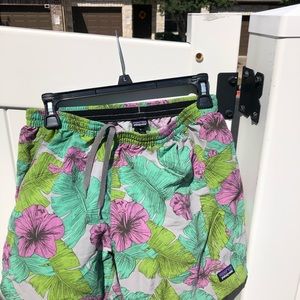 Medium floral patagonia shorts women’s